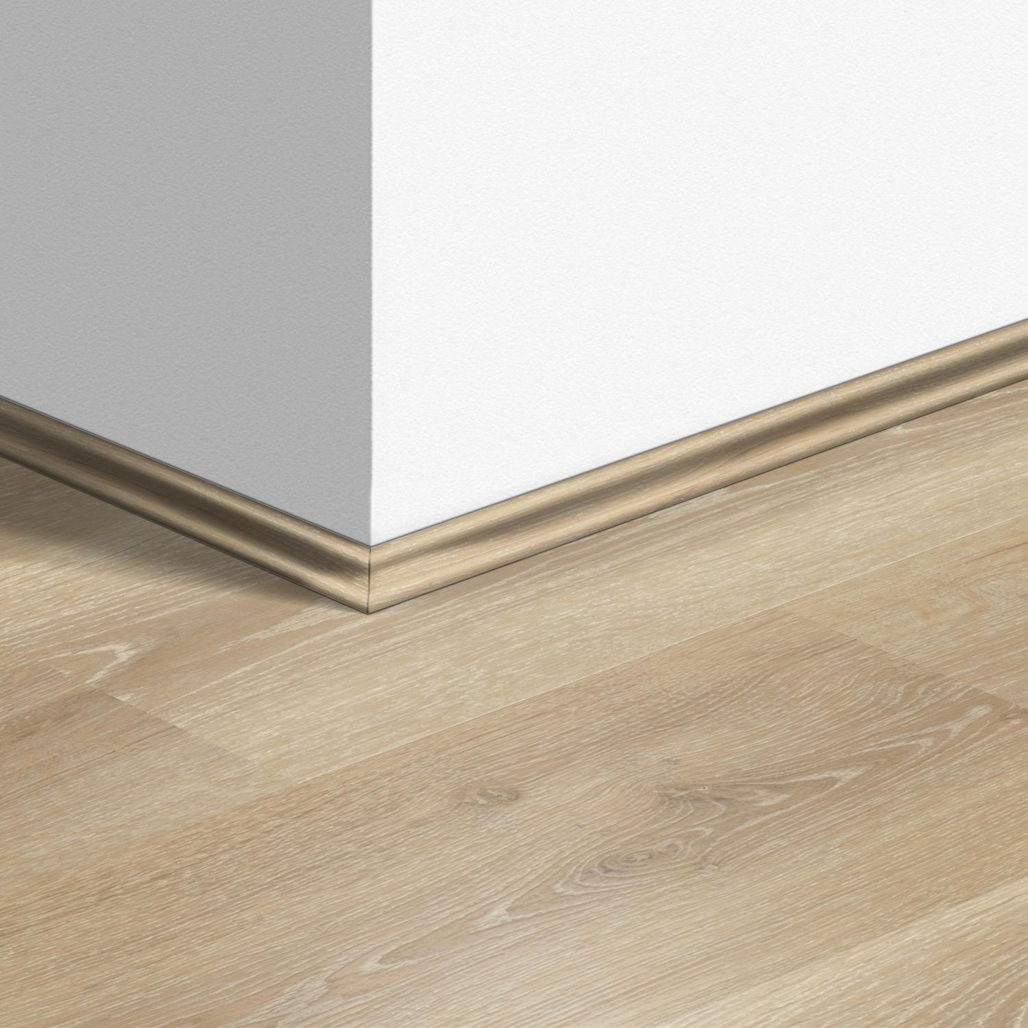17mm 2400mm Quickstep Tennessee Oak Light Wood Laminate Scotia Image 5